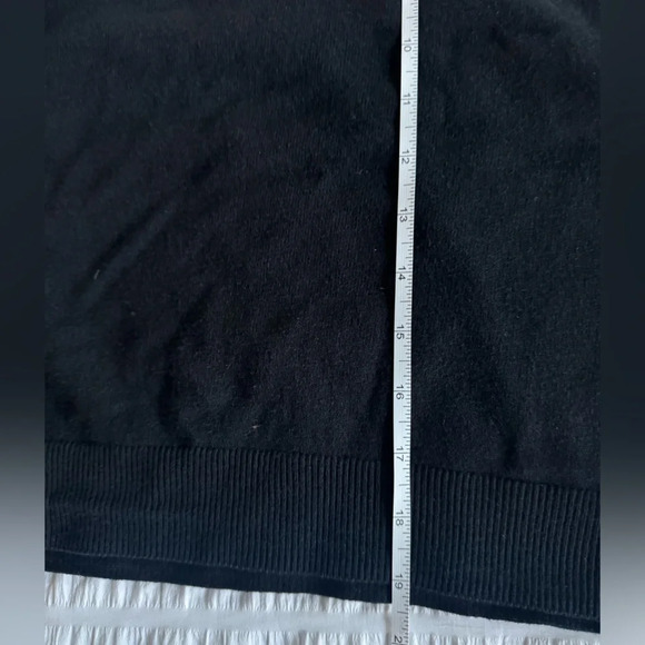 Banana Republic Sleeveless Sweater Tank Top Layers Size Medium Black Crew Neck - Picture 7 of 7